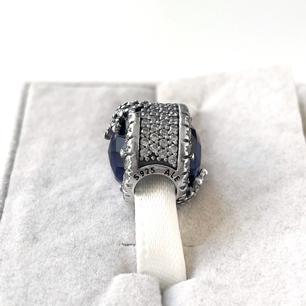 Pandora Dazzling Snowflake Charm | Retired - Picture 4 of 4